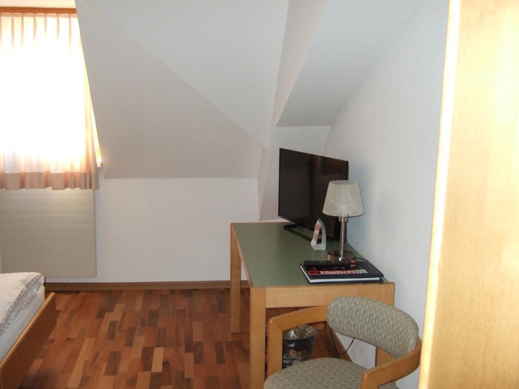 Gasthaus Zur Sonne Aesch  Экстерьер фото
